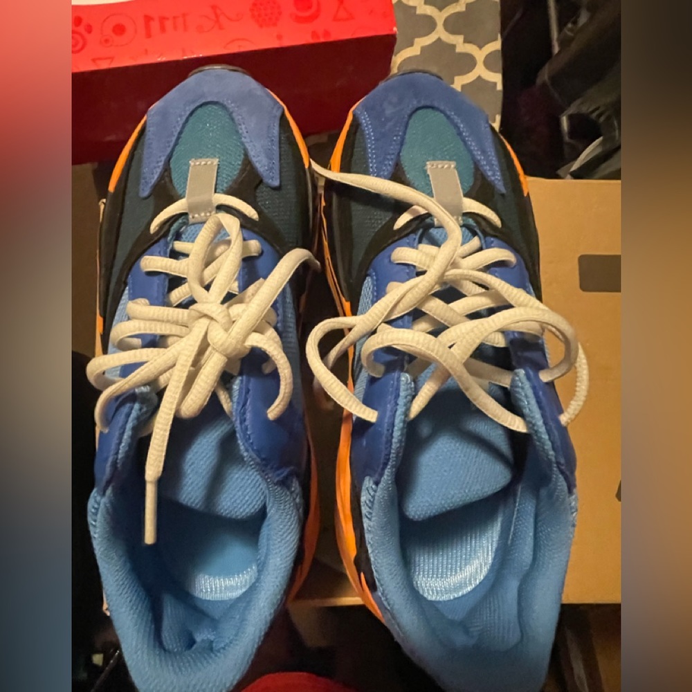 Yeezy 700 - Picture 3 of 3
